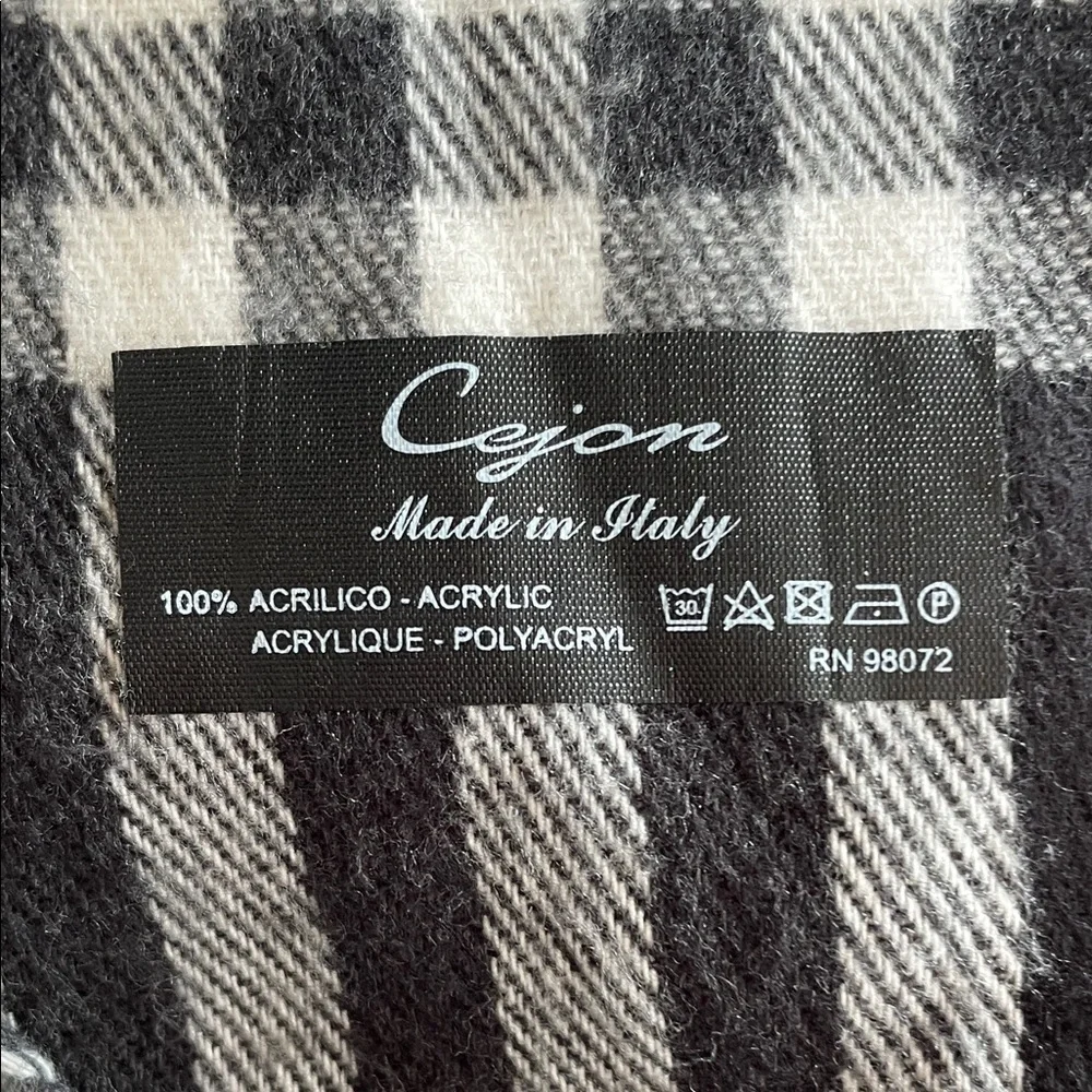 Cejon Black and‎ White Checkered Scarf